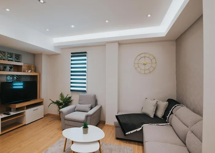 New Cozy By The Sea Apartment